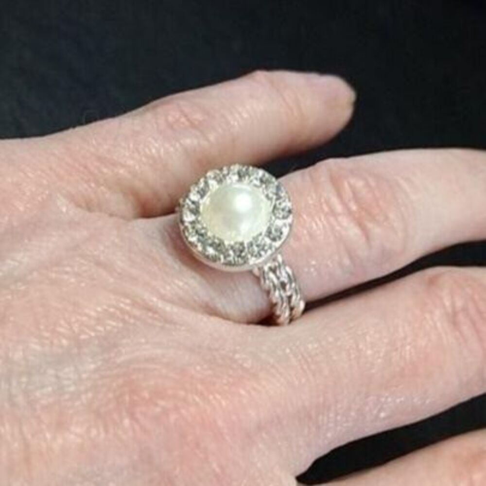 Silver tone faux pearl ring size 5.5